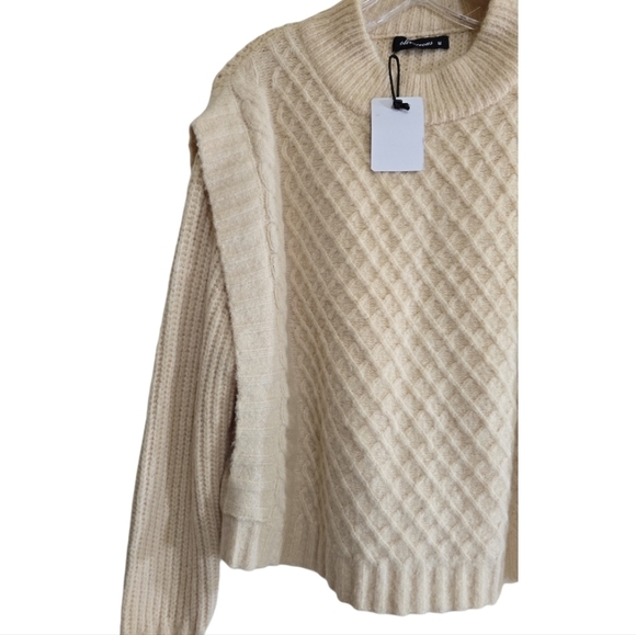 NWT Olivaceous Lattice Knit Sweater with Structured Shoulders Mock Neck Medium - Picture 3 of 6
